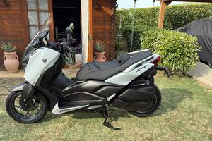 Xmax 300 2025