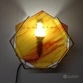 Plafoniera a parete artigianale.