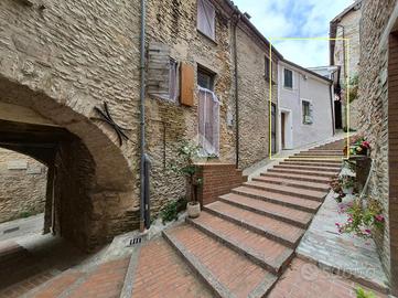 CASA SEMINDIPENDENTE A FOSSATO DI VICO
