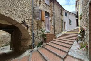 CASA SEMINDIPENDENTE A FOSSATO DI VICO