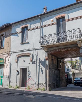 Splendido monolocale luminoso in Via Ghilini, 4