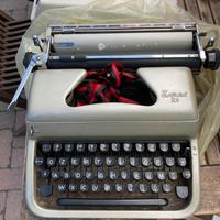 Vecchie macchine da scrivere 
