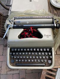 Vecchie macchine da scrivere 