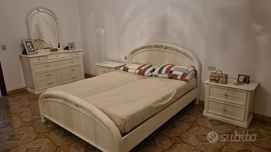 Camera da letto matrimoniale bianca  completa