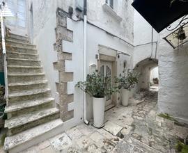 Casa indipendente in pietra con terrazzo