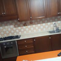 Cucina con elettrodomastici