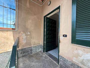 Monolocale arredato a via san nullo euro 400