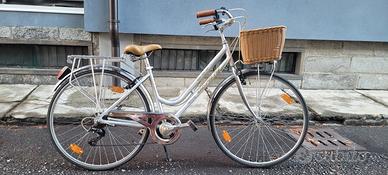 Bicicletta city bike da donna 