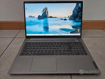 Notebook Lenovo Ryzen 5 tastiera retroilluminata