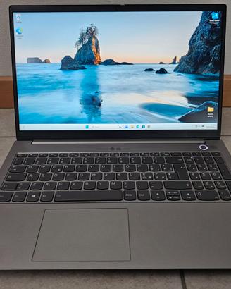Notebook Lenovo Ryzen 5 tastiera retroilluminata
