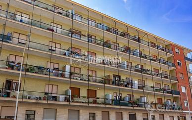 TRILOCALE FINEMENTE RISTRUTTURATO COMODO AI SERVIZ