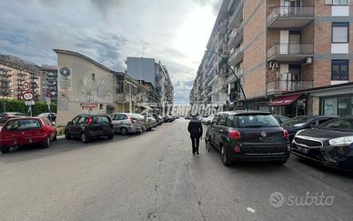 Negozio a Napoli Via Tiberio 1 locali