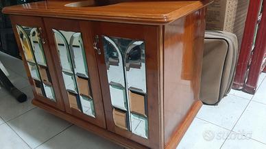 Sottolavabo e specchio bagno