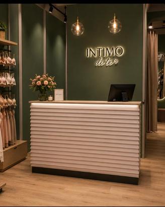 ARREDAMENTO COMPLETO PER NEGOZIO – INTIMO, ABBIGLI
