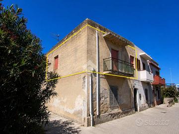 CASA SEMINDIPENDENTE A PORTO TORRES