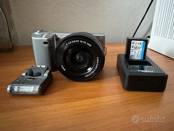 Sony Alpha Nex 5 - 14,2 MP + 16 - 50 mm + Flash