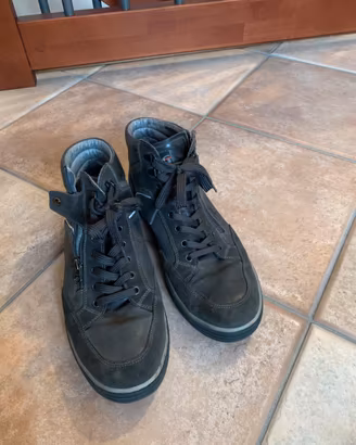 Scarpa sportiva uomo misura 43