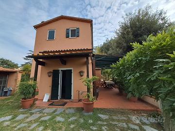 Rustico con parco Lorenzana Pisa