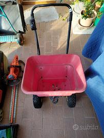 Carrello spargi concime
