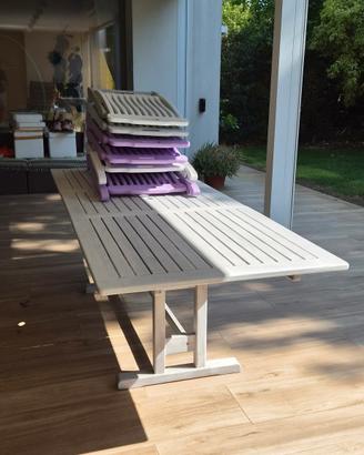 Tavolo da giadino in legno con sedie