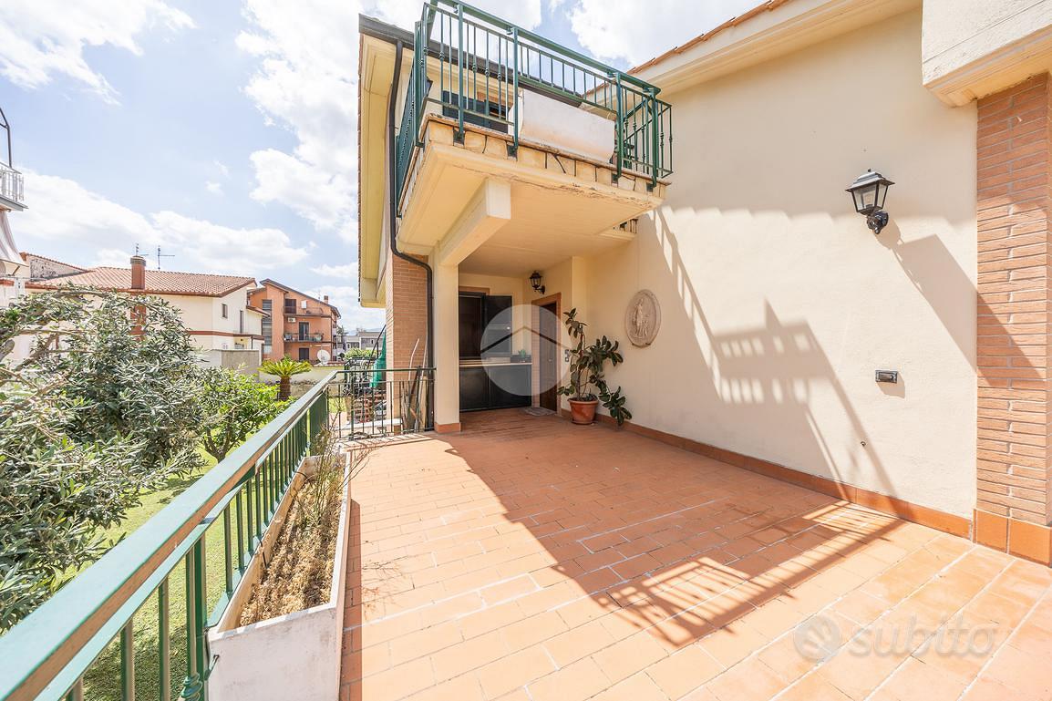 VILLA A SCHIERA A ROMA - Vista 2