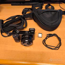 Fotocamera Sony A6000 + 16-50mm + borsa