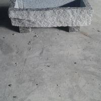 Fioriera rustica in serizzo