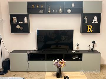 Particolare parete attrezzata