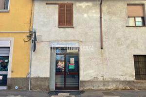 Negozio a Legnano Via Barbara Melzi 2 locali