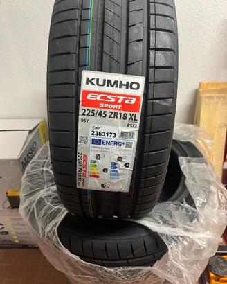 Pneumatici Nuovi 225/45/R18 95Y