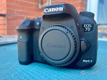 Canon EOs 7D mark II - solo corpo