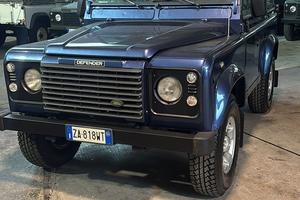 Land Rover Defender 90 2.5 Td5 SW SE (90 kW)
