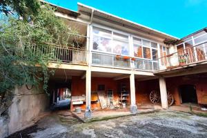 Edificio residenziale plurifamiliare con terreni