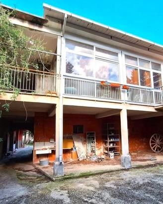 Edificio residenziale plurifamiliare con terreni