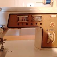 Macchina da cucire Singer 700 con mobile
