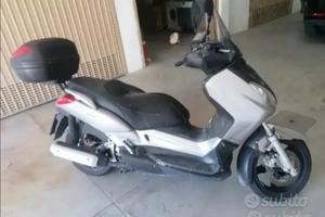 X MAX 250 