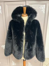 Pelliccia eco con cappuccio, morbida ed elegante
