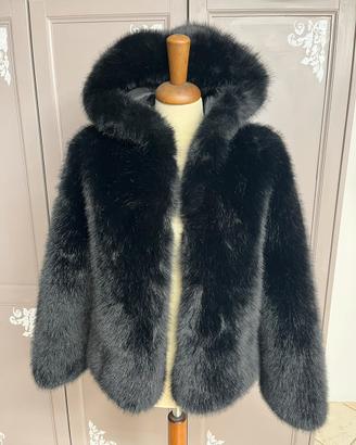 Pelliccia eco con cappuccio, morbida ed elegante