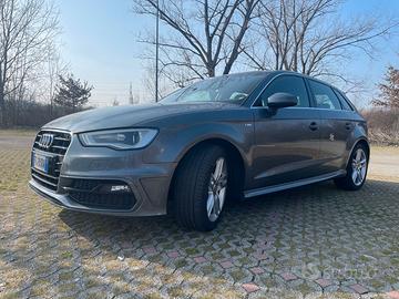 Audi A3 Sportback S Line Interno e Esterno 1.6 110