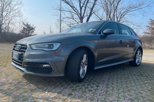 Audi A3 Sportback S Line Interno e Esterno 1.6 110