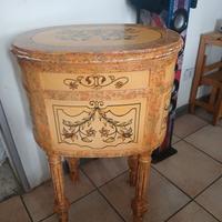 Tavolino / comodino antico dipinto a mano – origin