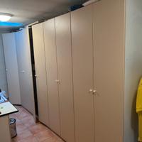 Armadio 10 ante , da smotare .