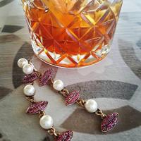 Orecchini pendenti labbra in ottone e strass