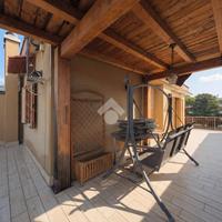 VILLA A SCHIERA A ROMA