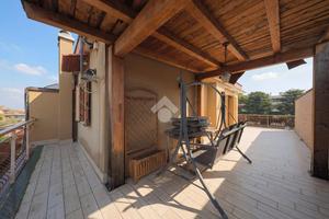 VILLA A SCHIERA A ROMA