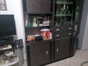 Mobile con 2 vetrinetta. 