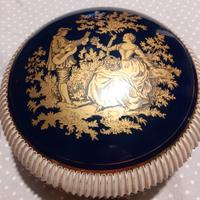 Vaso con coperchio porta gioie in porcellana