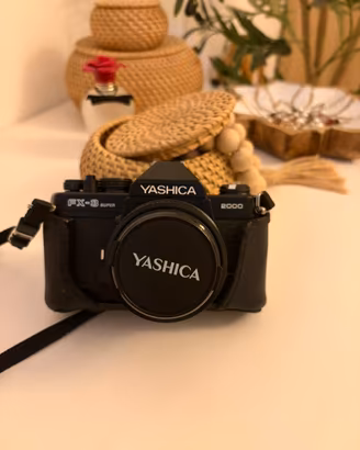 Macchina fotografica Yashica  analogica vintage