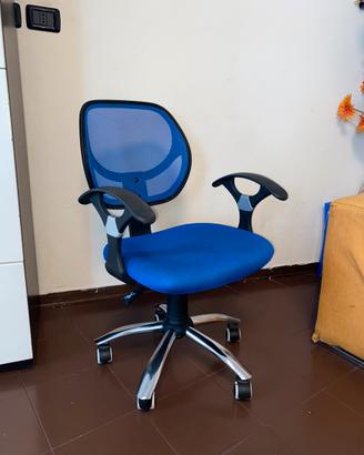 Sedia da ufficio ergonomica in rete blu