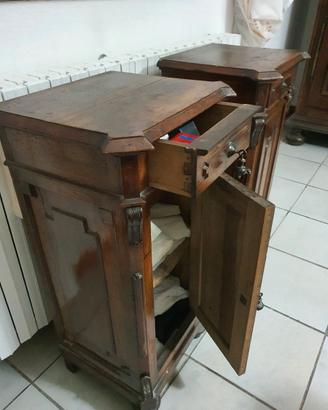 Comodini antichi fine 700 in noce